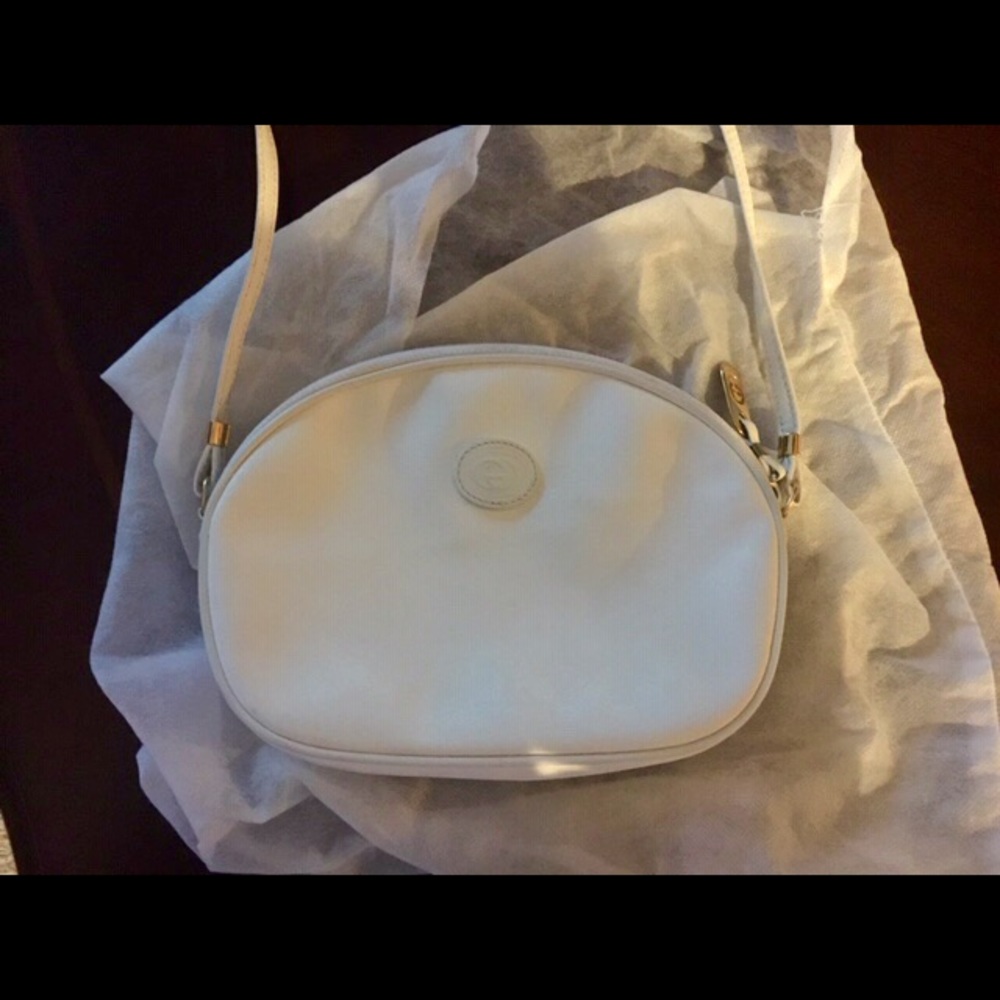 White Vintage Gucci crossover bag